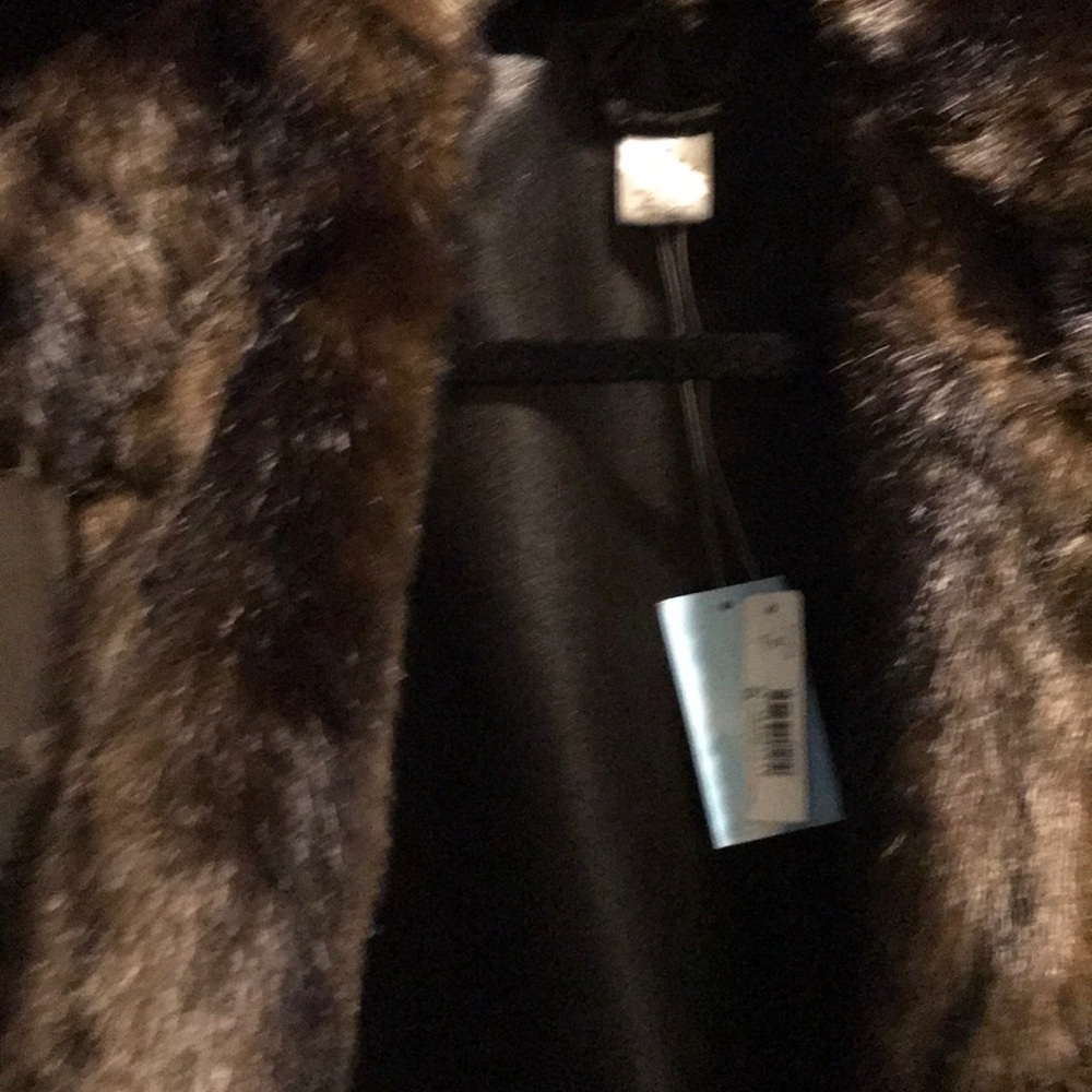 Faux fur vest w tags -great Christmas gift! - Picture 3 of 4